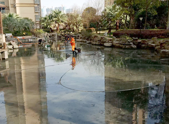 青山景观池淤泥清理
