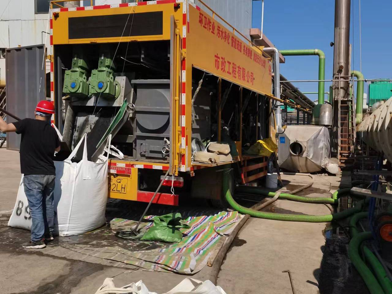 青山淤泥压干处理